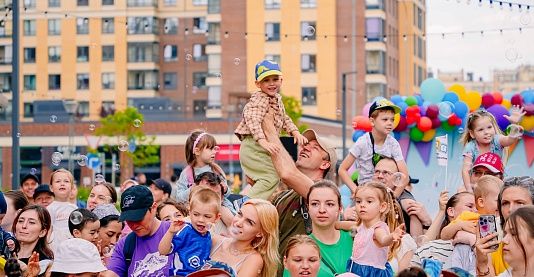 На Бульваре Белых ночей прошёл детский праздник для юных жителей Новоселья